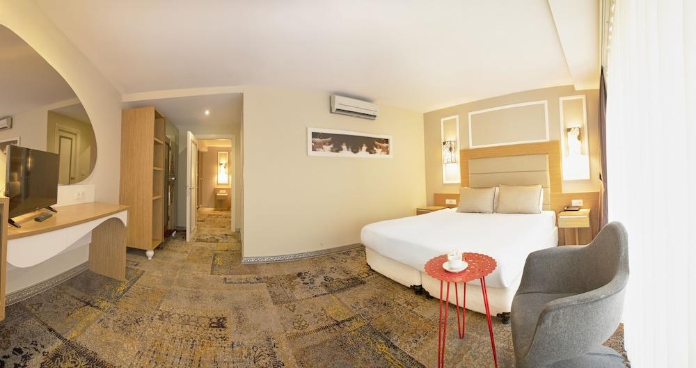 Seasons Hotel Istanbul