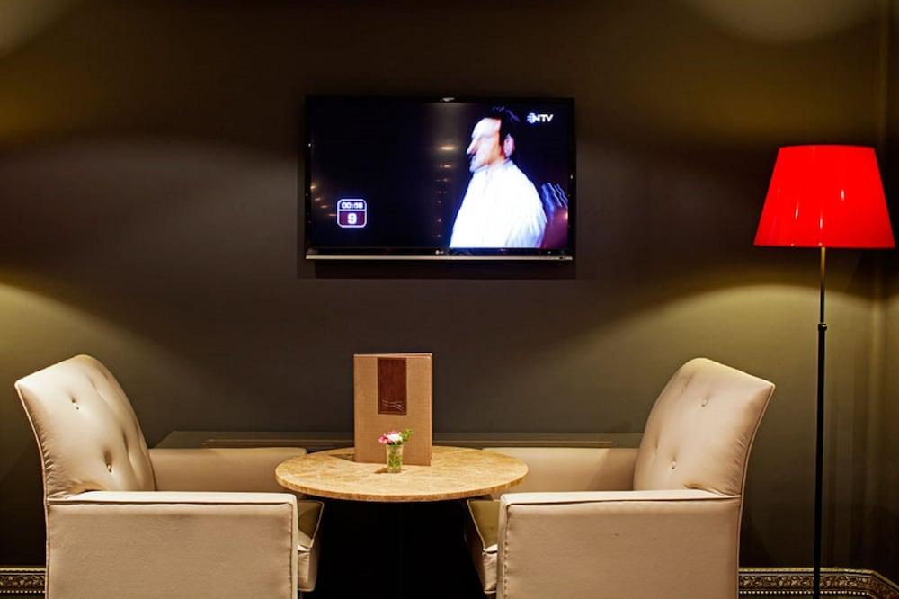 Seasons Hotel 4*