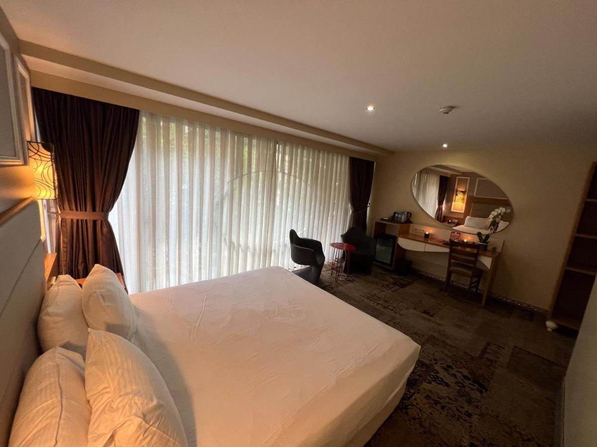 Hotel Seasons