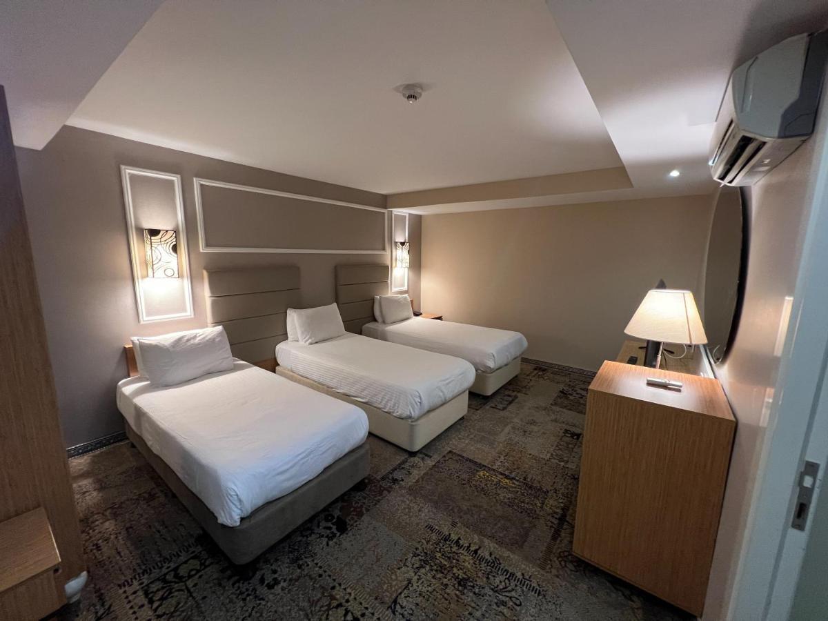 Seasons Hotel