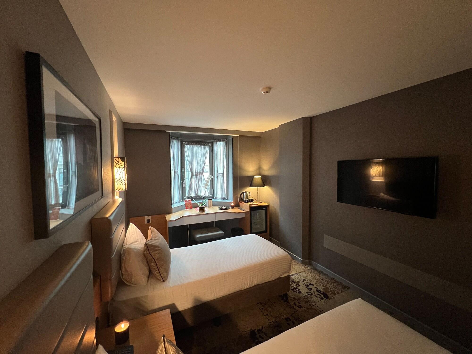 Seasons Hotel