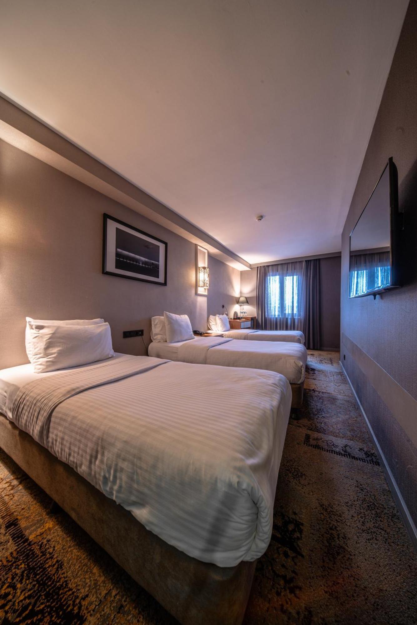 Seasons Hotel 4*