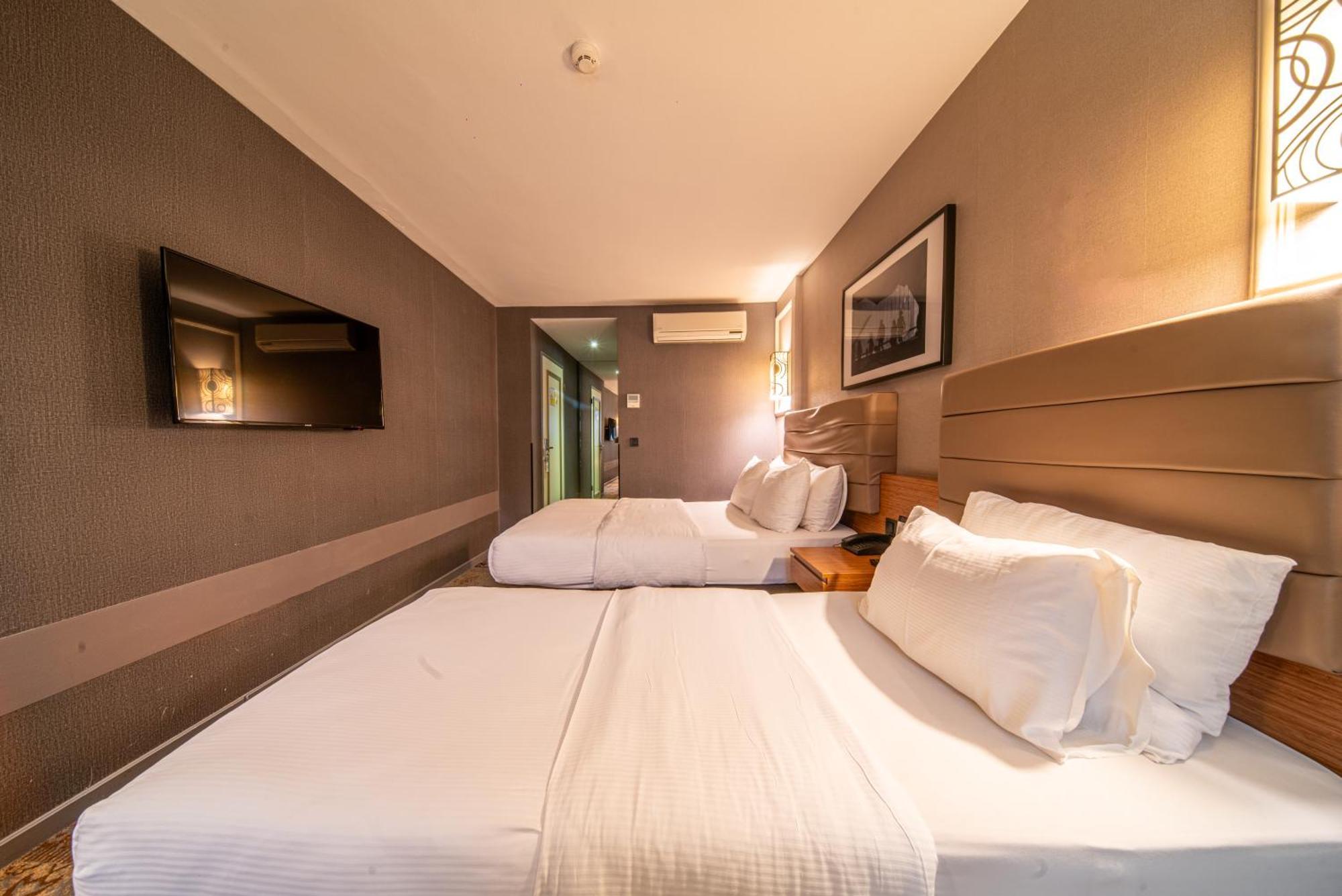Hotel Seasons