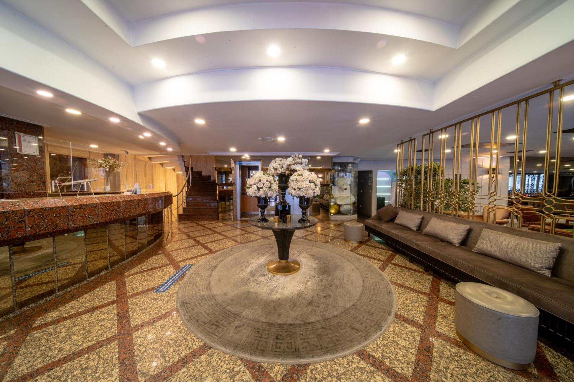 Seasons Hotel